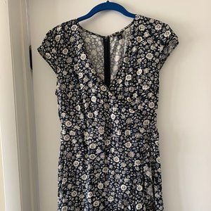 Ruffle-front mini dress. Floral.  Size 4P